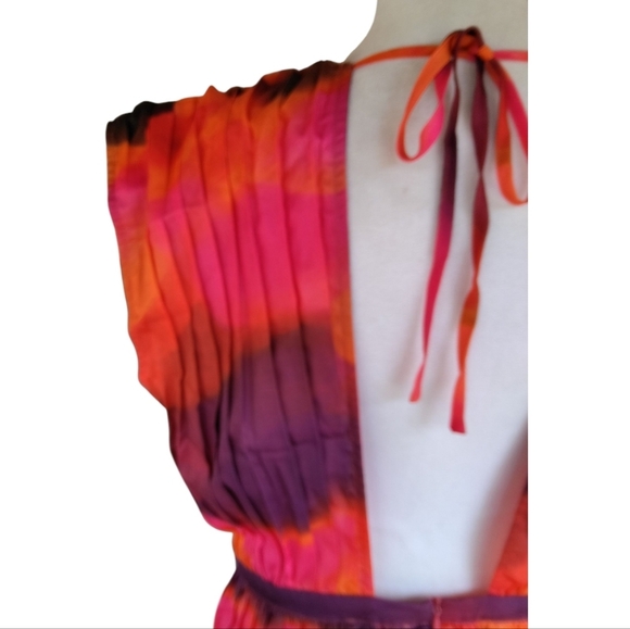 Pretty Little Things Pink Wave Print Pleated Shoulder Plunge Romper Size 12 NWT - Picture 8 of 9